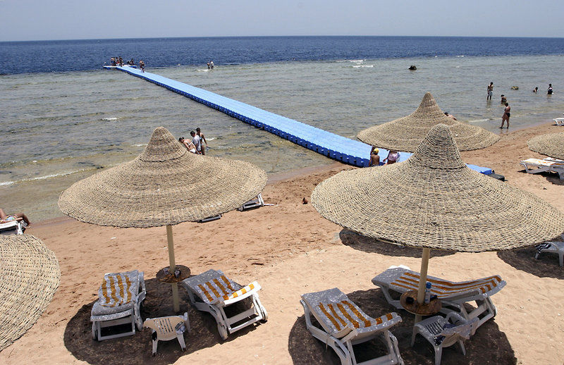 Hotel Xperience Kiroseiz Parkland Sharm El-Sheikh Exterior foto A floating pontoon at a beach